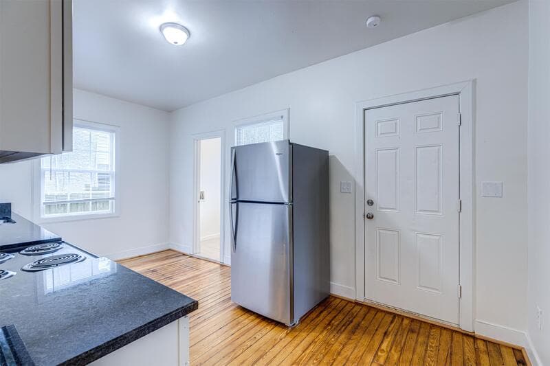 Richmond Condo: 2922 Noble Ave. A