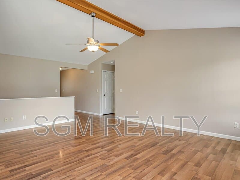 Waterloo House: 1116 Maplewood Ln
