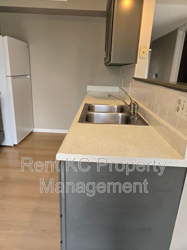 Smithville Condo: 208 W. Main Street
