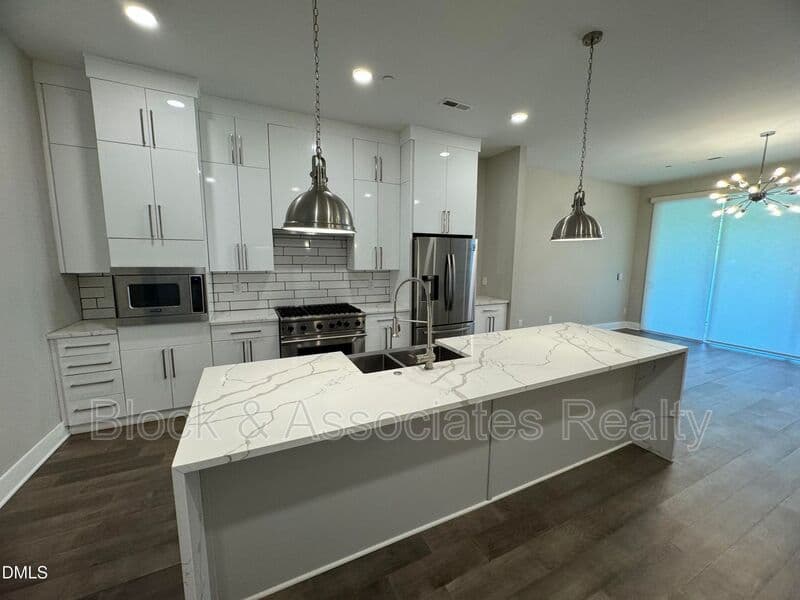 Durham House: 4016 Southpoint Landing
