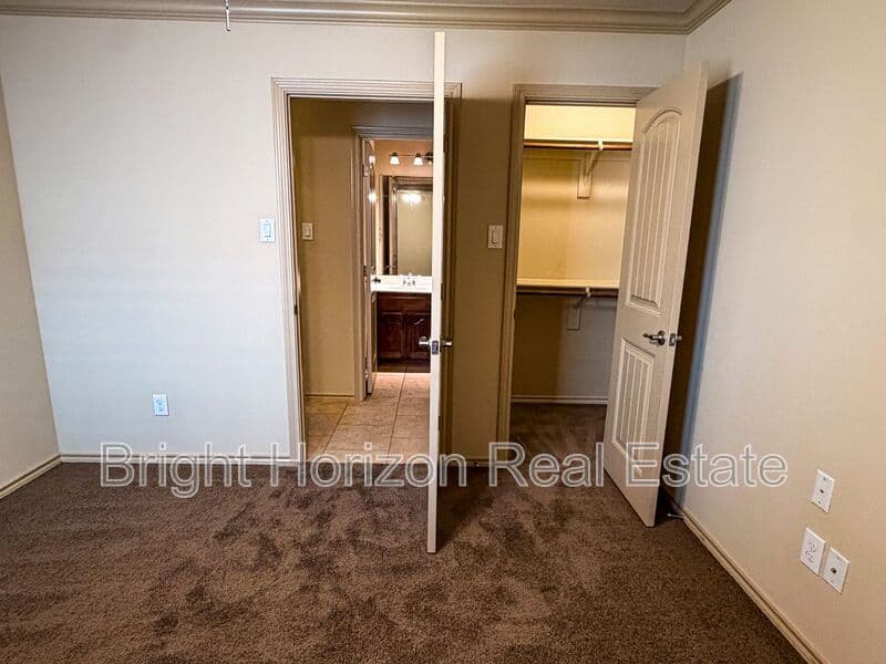 Fort Worth House: 5049 Britton Ridge Lane