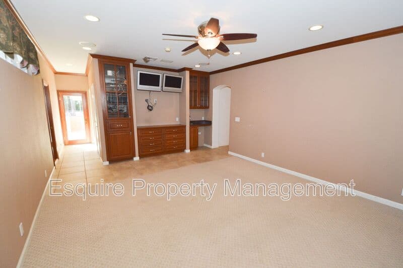 MOORPARK House: 10779 CITRUS DR