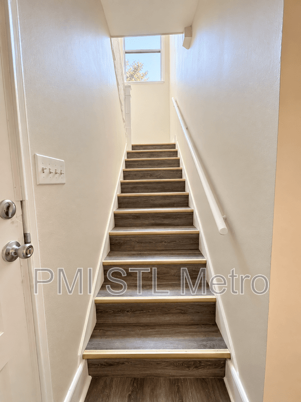 Saint Louis Apartment: 5206 Vernon Ave