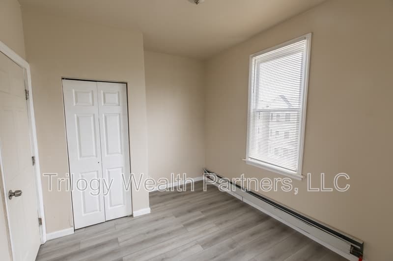 Orange Condo: 154 Taylor St. - 3