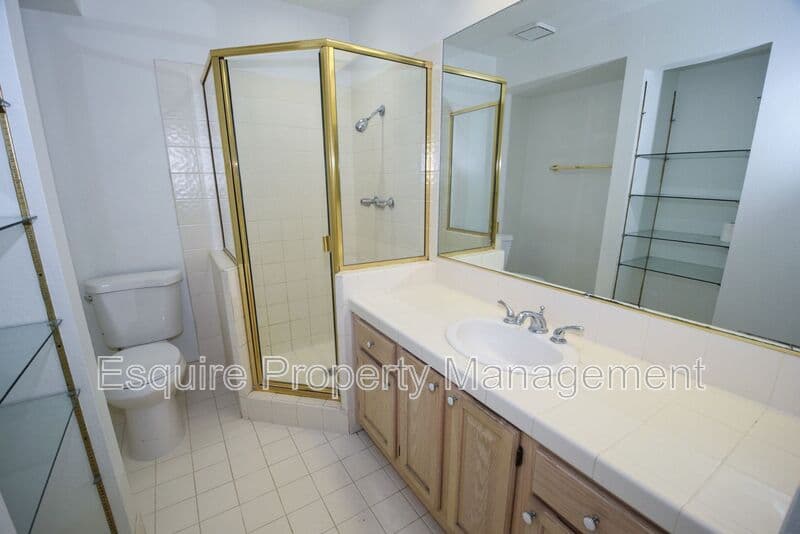 CAMARILLO House: 804 CALLE LOS GATOS