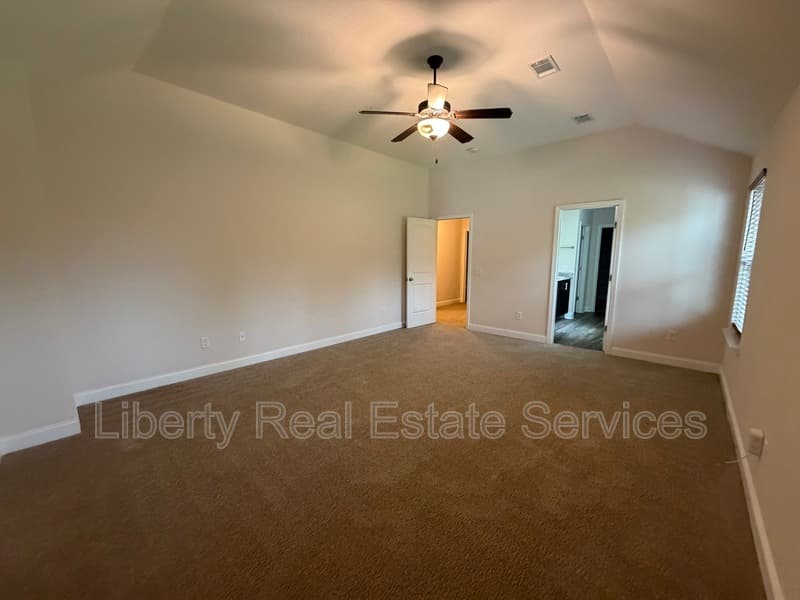 Hinesville House: 224 Whipple Ave