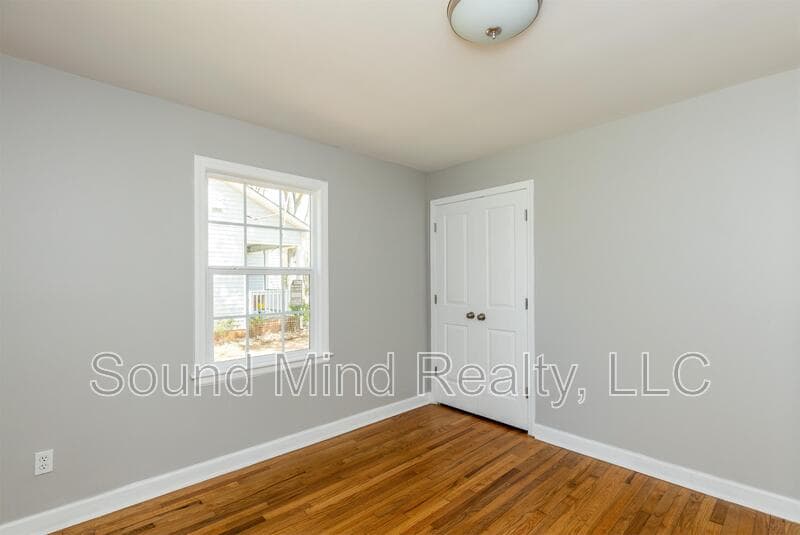 Raleigh House: 418 Lamont Street