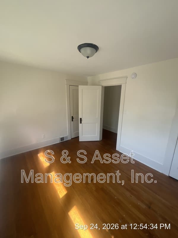 Lansing House: 1415 South Genesee Drive