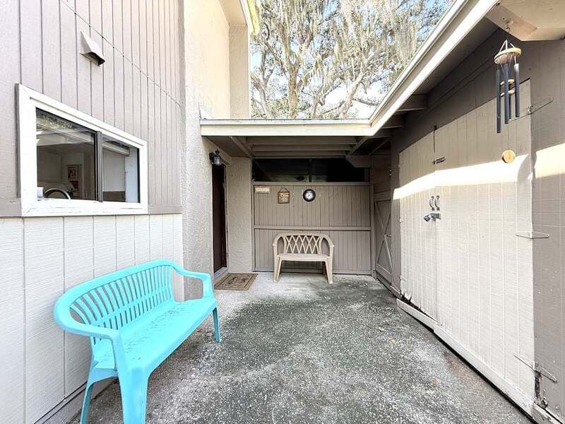 Temple Terrace Townhome: 8645 Lake Isle Drive - 1