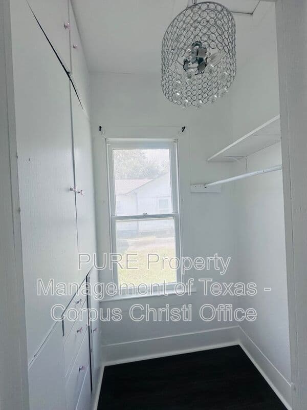 Taft House: 542 McIntyre Ave