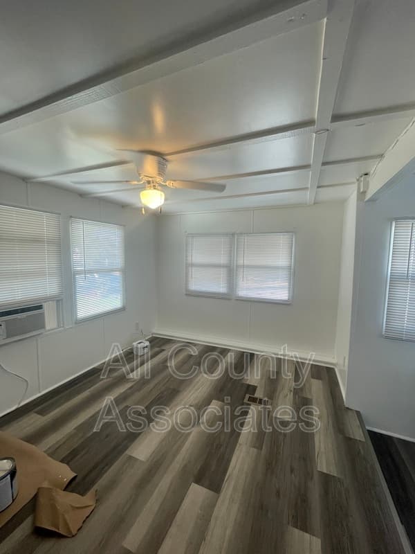 Holiday House: 2132 Kepner Dr