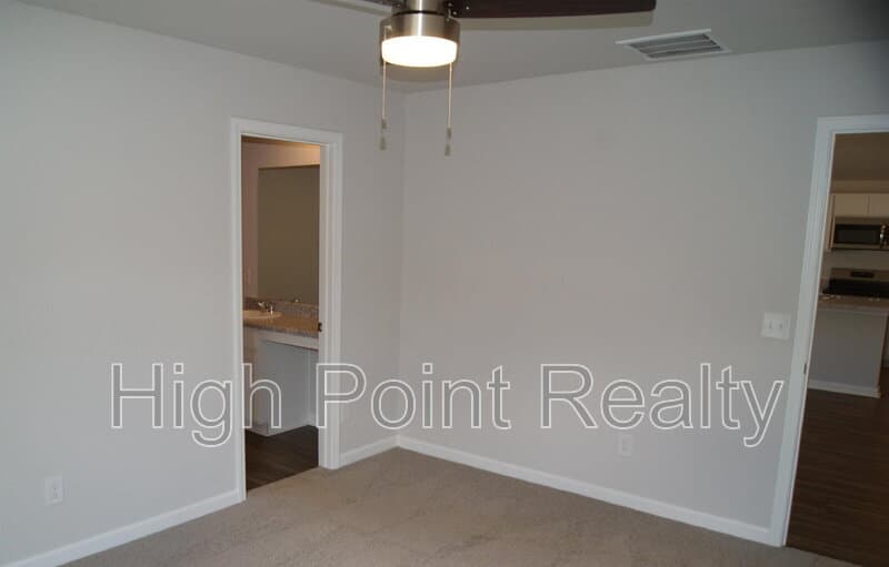 Lincoln House: 514 Antler Way
