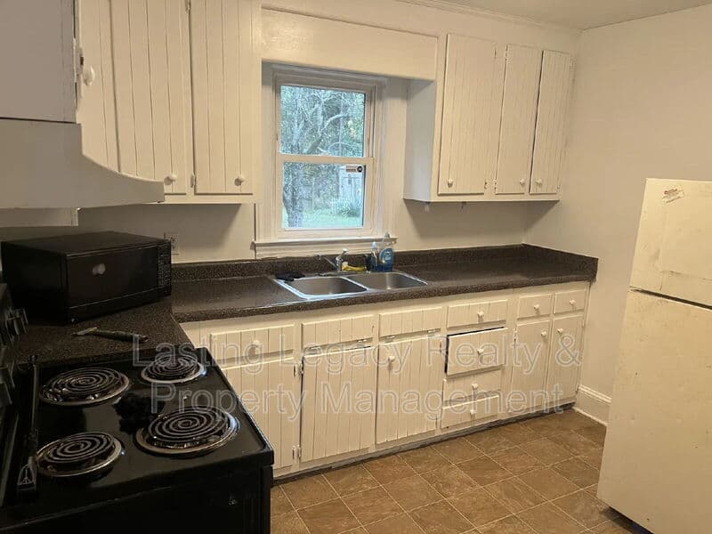 Winston Salem House: 3709 Prospect Dr