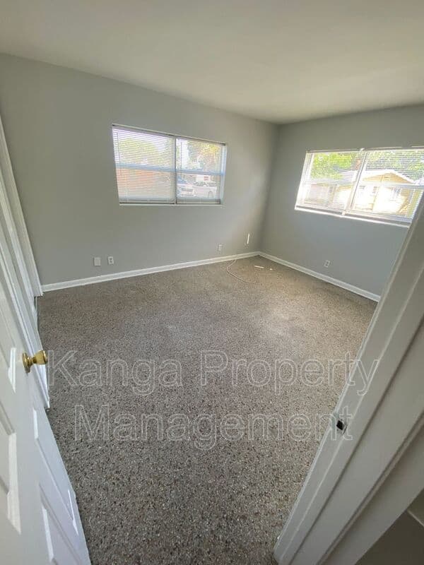 West Palm Beach House: 3716 Henry Ave