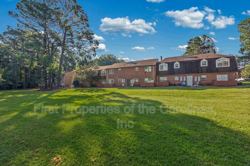 Charlotte House: 5805-H Hunting Ridge Lane