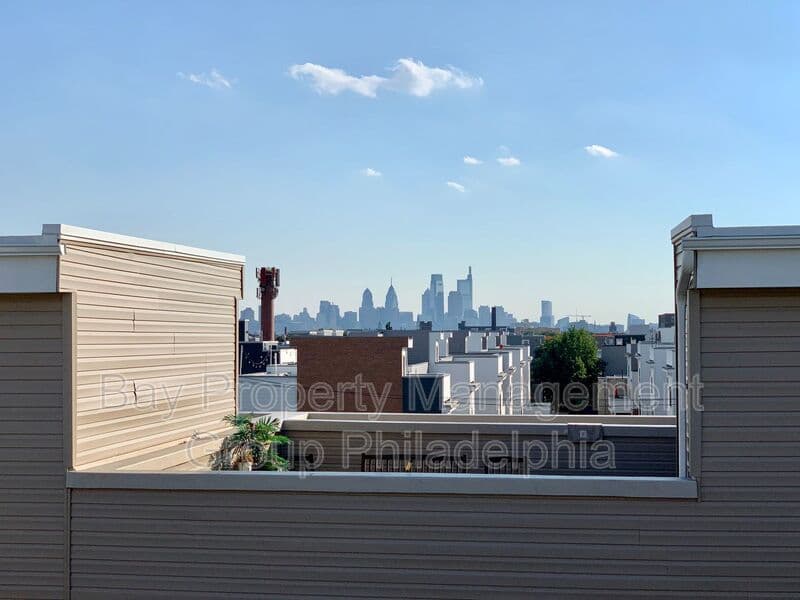 Philadelphia House: 2108 Kensington Walk