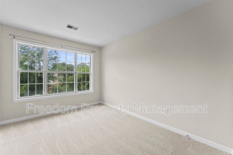 Manassas Townhome: 8644 Sanderling Dr