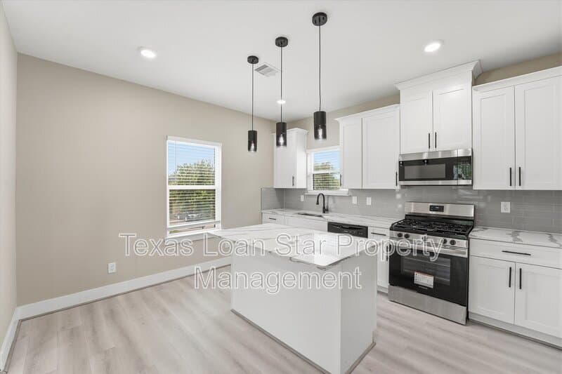 Houston Condo: 3107 Grassmere St