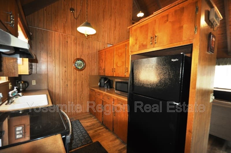Groveland House: 20415 Pine Mountain Drive