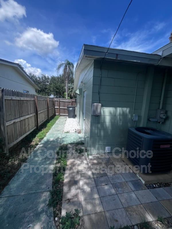 St Petersburg House: 5758 57th Ave N