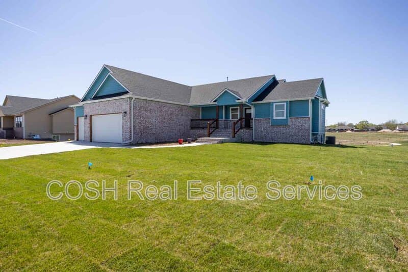 Clearwater House: 459 South Stoney Creek Street
