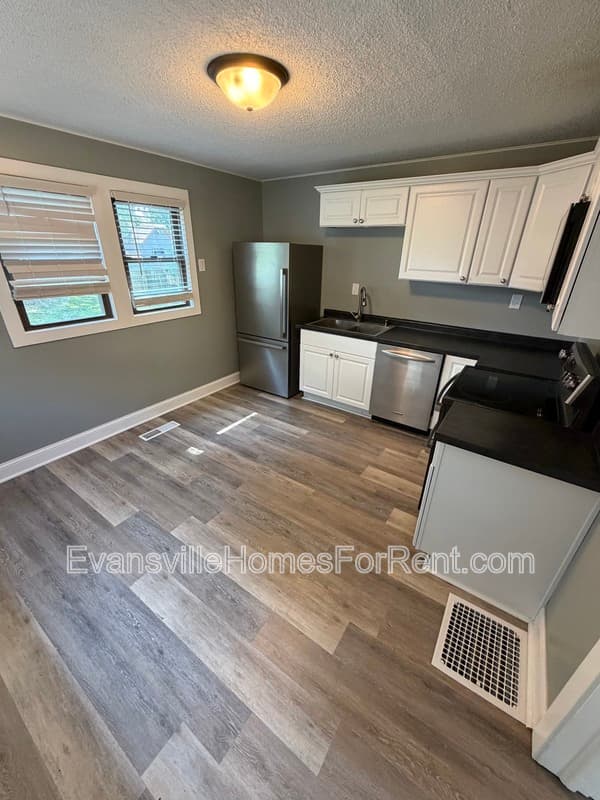 Evansville House: 2832 Dennison Street