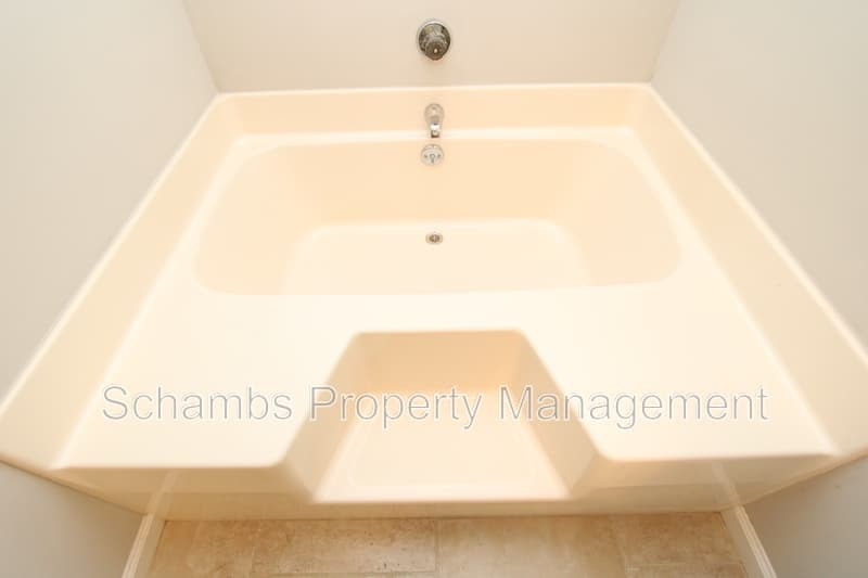 Cary House: 100 Fawn Ct