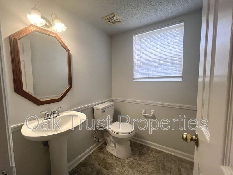North Charleston House: 6649 Bent Creek Drive
