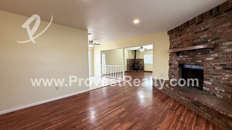 Apple Valley House: 12406 Pawnee Rd