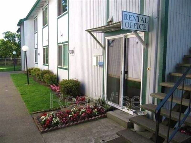 Woodburn Condo: 100 Gatch St