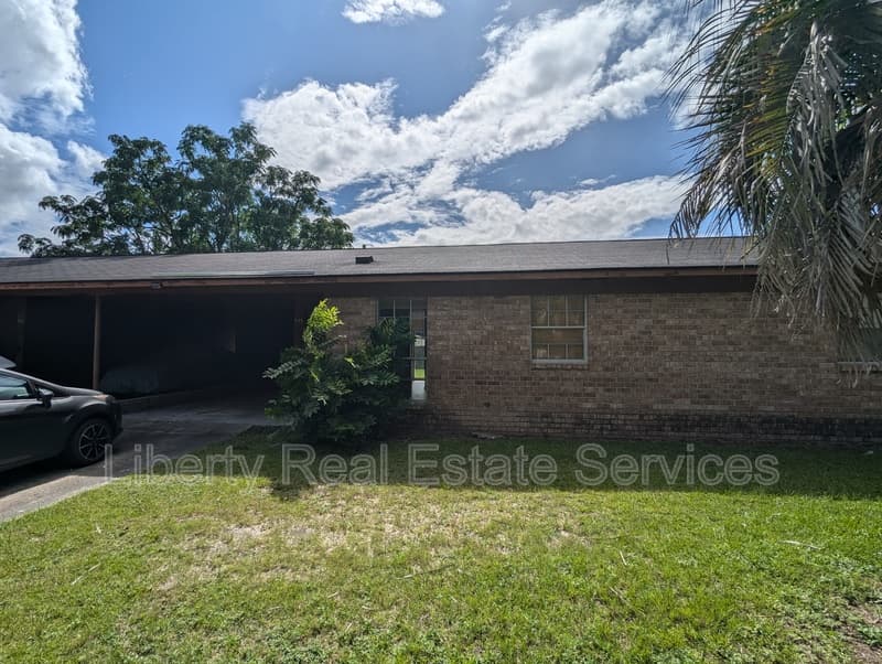 Hinesville Condo: 979 Live Oak Dr