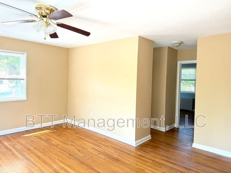 Brentwood Condo: 4013 38th St