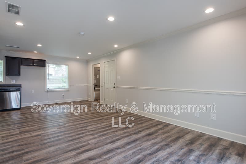 Atlanta House: 455 Bolton Rd NW