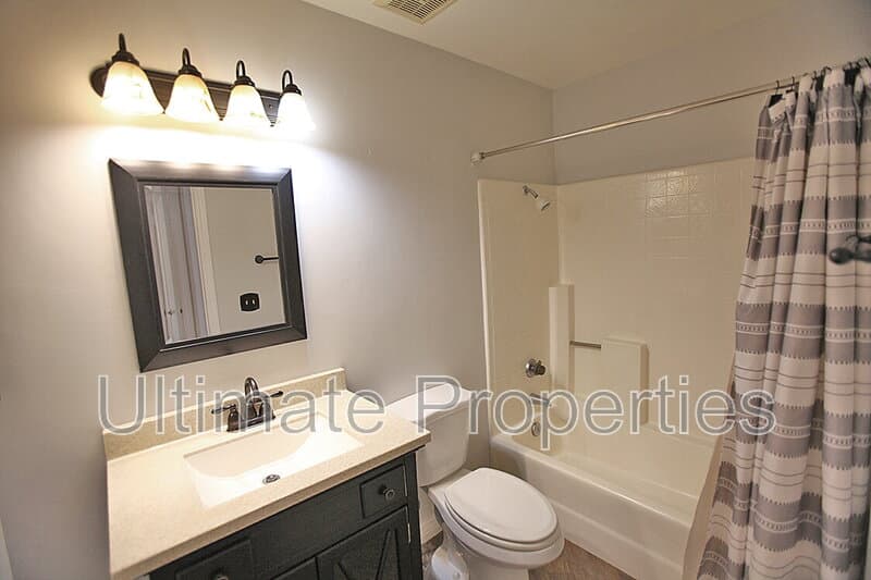 Peoria House: 8140 N 107th Ave