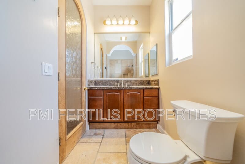 Riverside House: 17425 Cyrus Lane