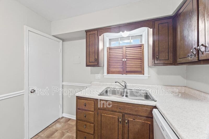 Charlotte House: 5805-H Hunting Ridge Lane