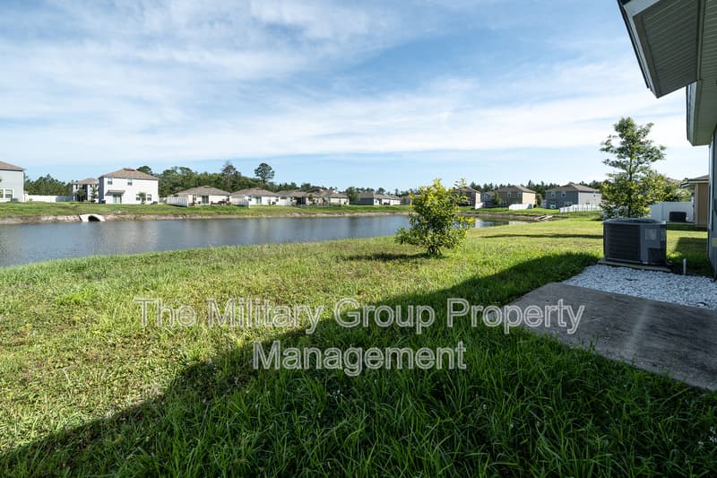 Jacksonville House: 15729 Equine Gait Dr