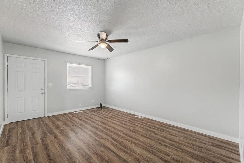 Rogers Condo: 1305 W New Hope Rd
