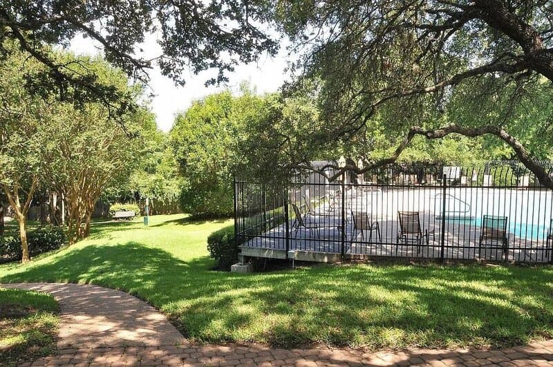 Austin Condo: 1015 E Yager Ln