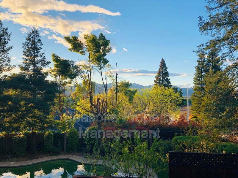 Redding House: 1688 El Capitan Dr
