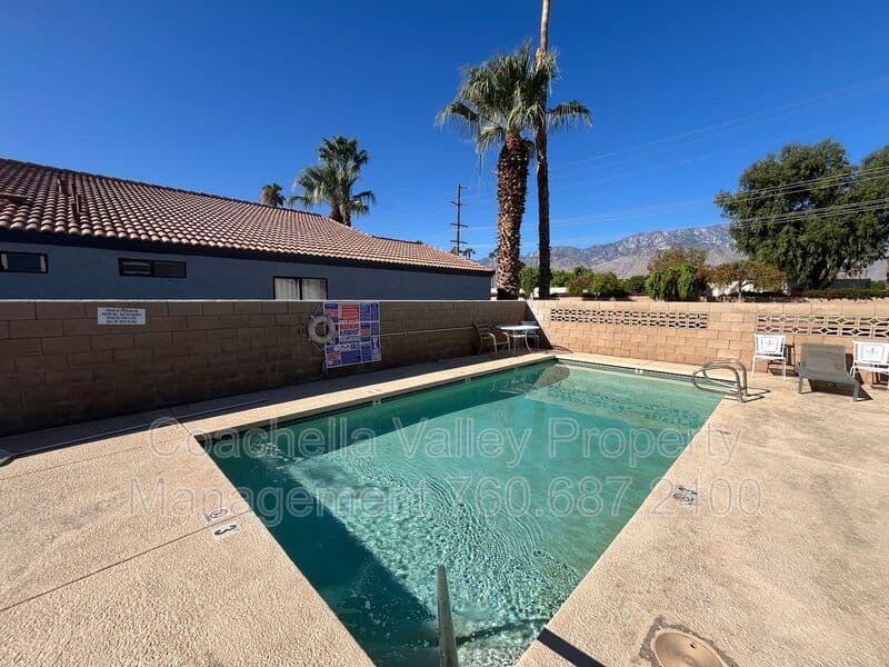 Cathedral City House: 28640 Landau Blvd