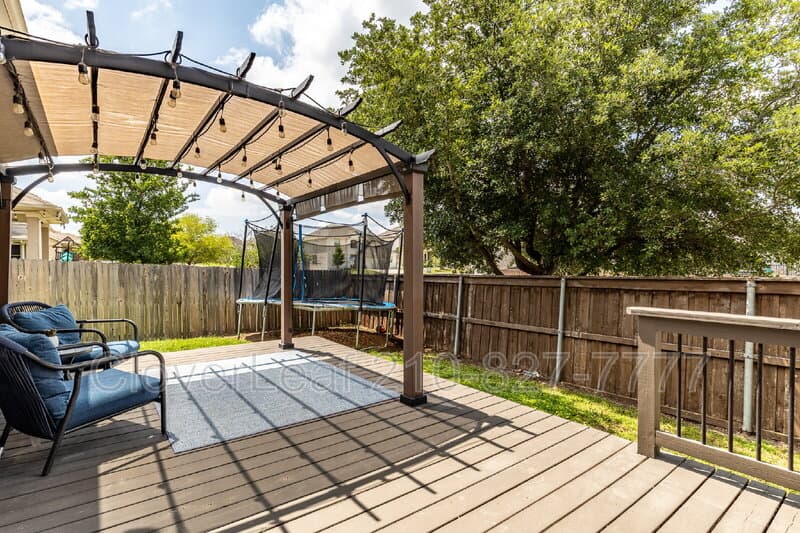 Schertz House: 764 Clearbrook Ave