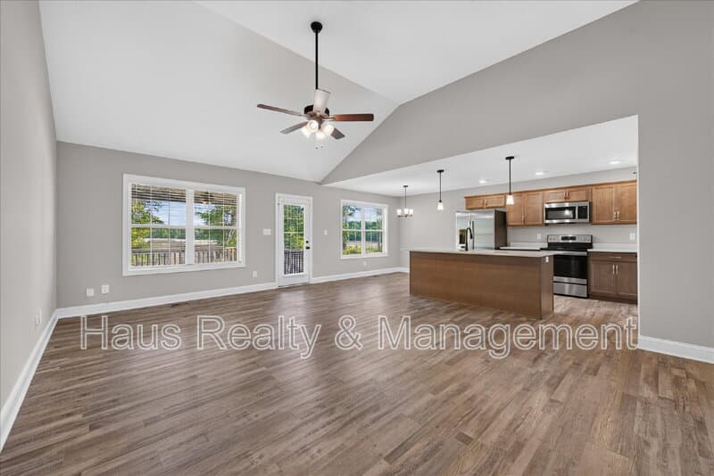 Clarksville House: 1280 Cardinal Creek Drive