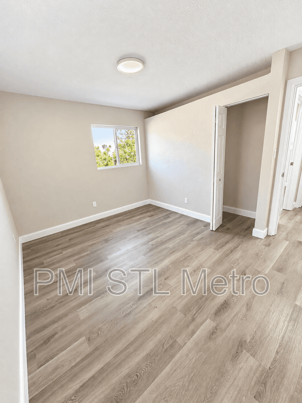 St. Louis House: 127 Brigadoon Cir