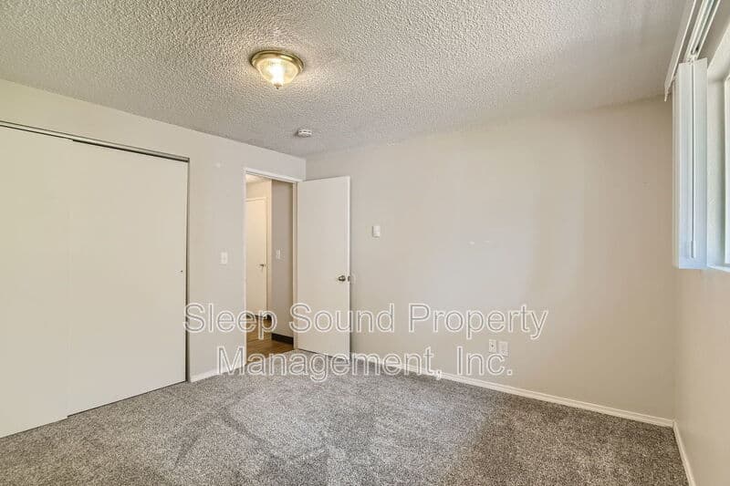 Oregon City Condo: 691 Molalla Avenue