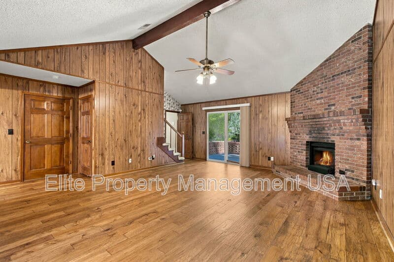 Gainesville House: 1028 Holly Drive