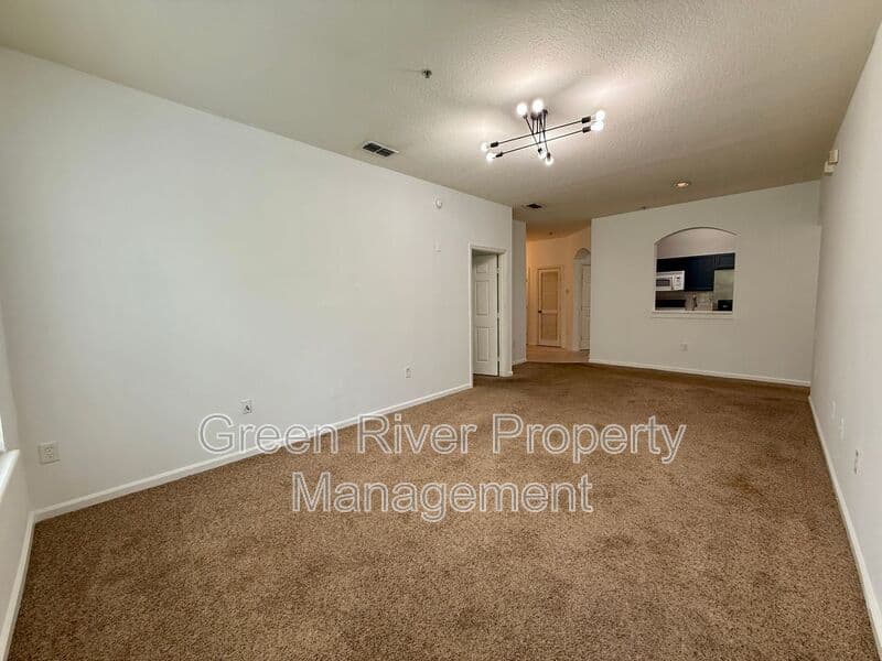 Jacksonville House: 10550 Baymeadows Road