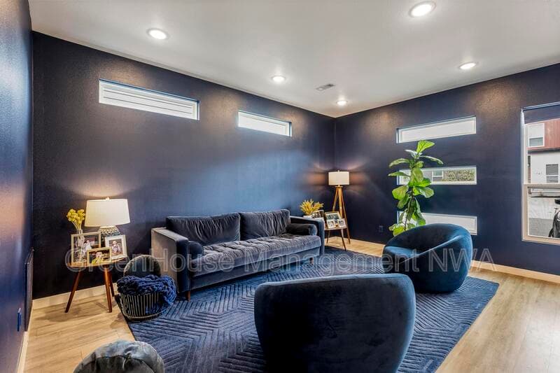 Bentonville House: 1041 Ventnor Ave