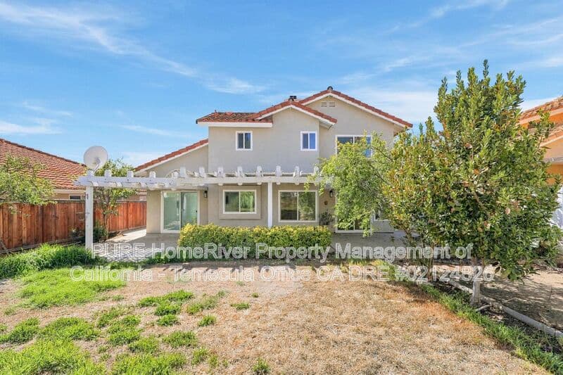 Temecula House: 27498 Rosebay Ct