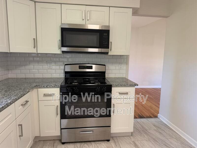 Saint Louis House: 10721 Corning Dr